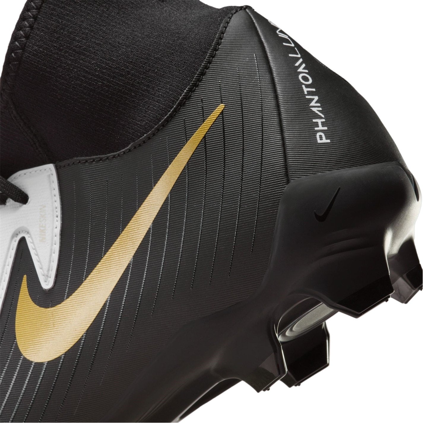 Nike Phantom Luna II Academy Football Boots