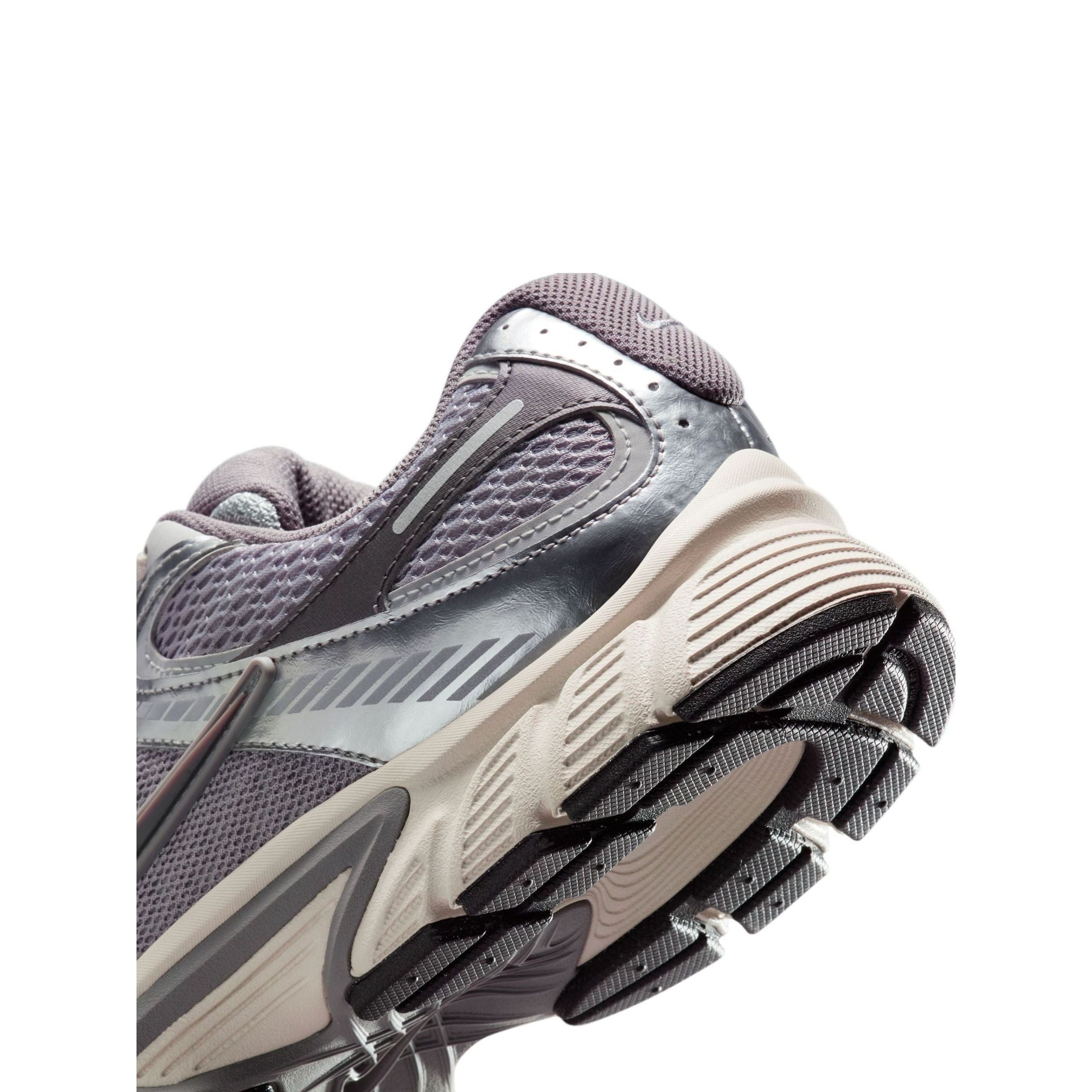 Nike Grey White V5 Vomero Runner Trainers